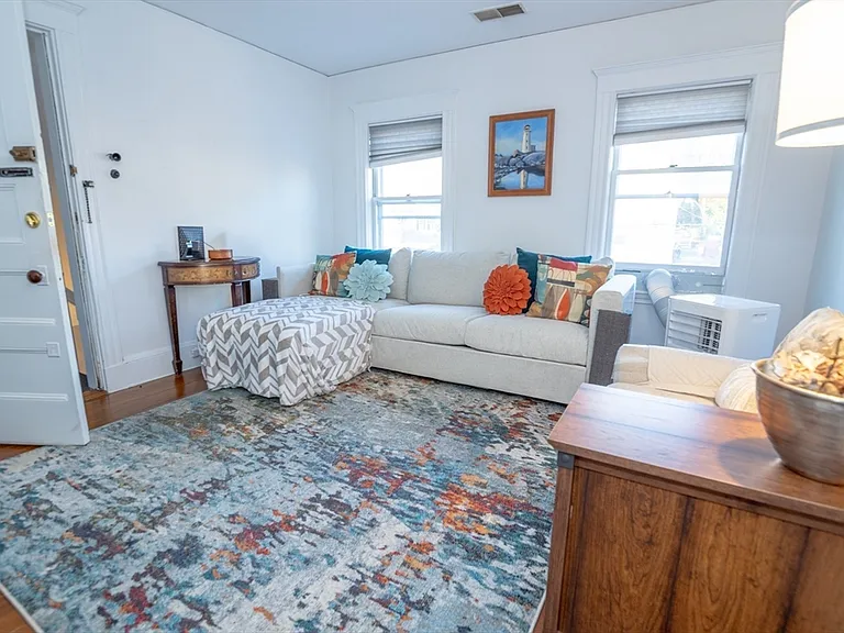 105-107 Goddard St #3 — Photo 2