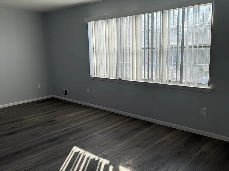 143 E 5th Ave #18 — Photo 9