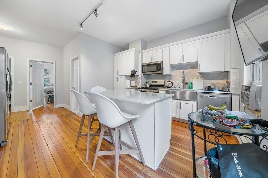 Building Photo - 77 Webster St #2