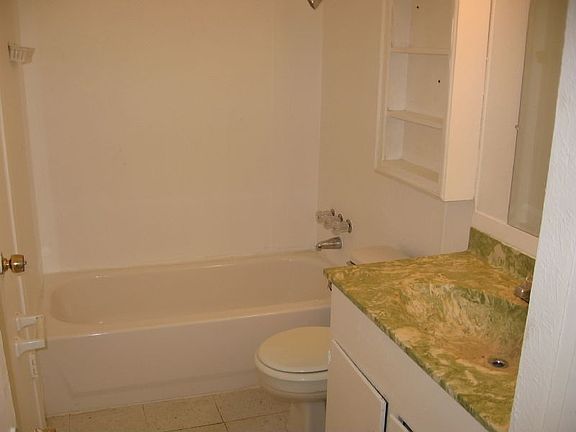 5th image of 301 E Grady Dr #B