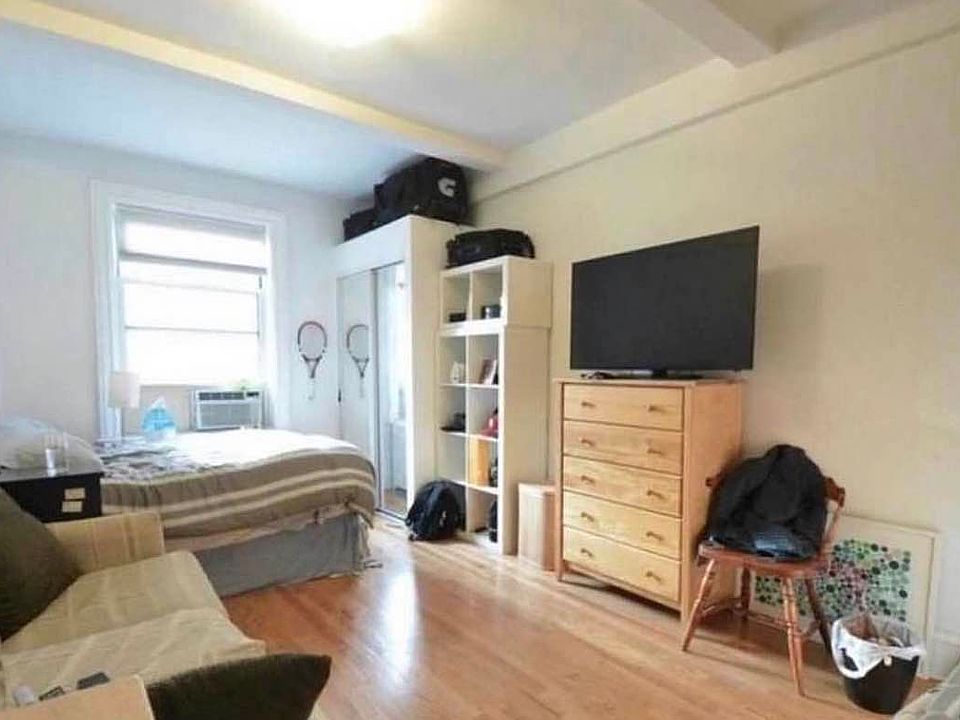 1st image of 200 W 70th St #7Z