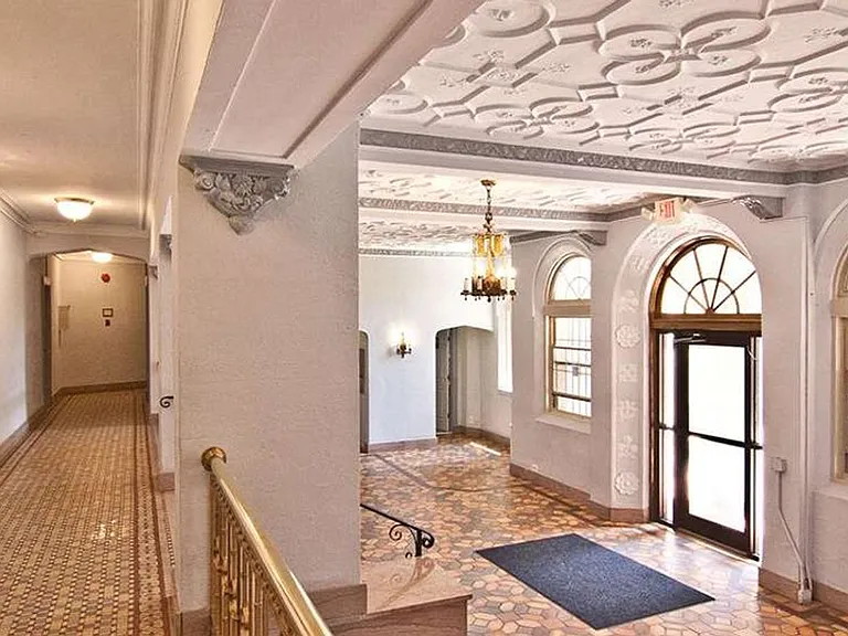 Oaklawn Apartments — Photo 3