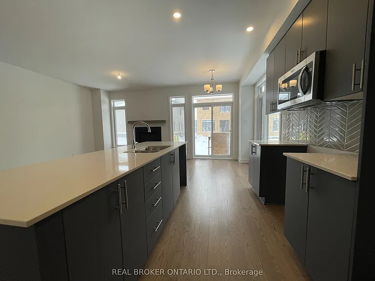 882 Solarium Ave — Photo 16