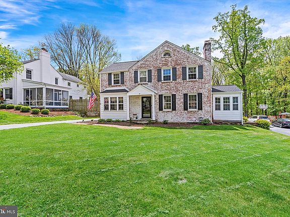 3rd image of 24 Vining Ln