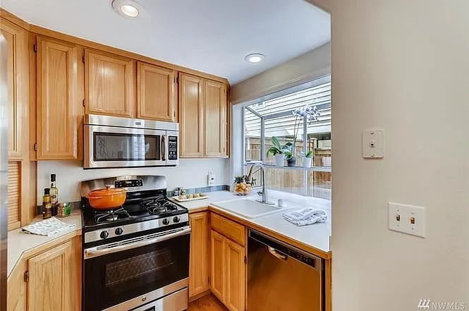 3 bed, 2.5 bath, 1307 sqft, $3,500 — Photo 4