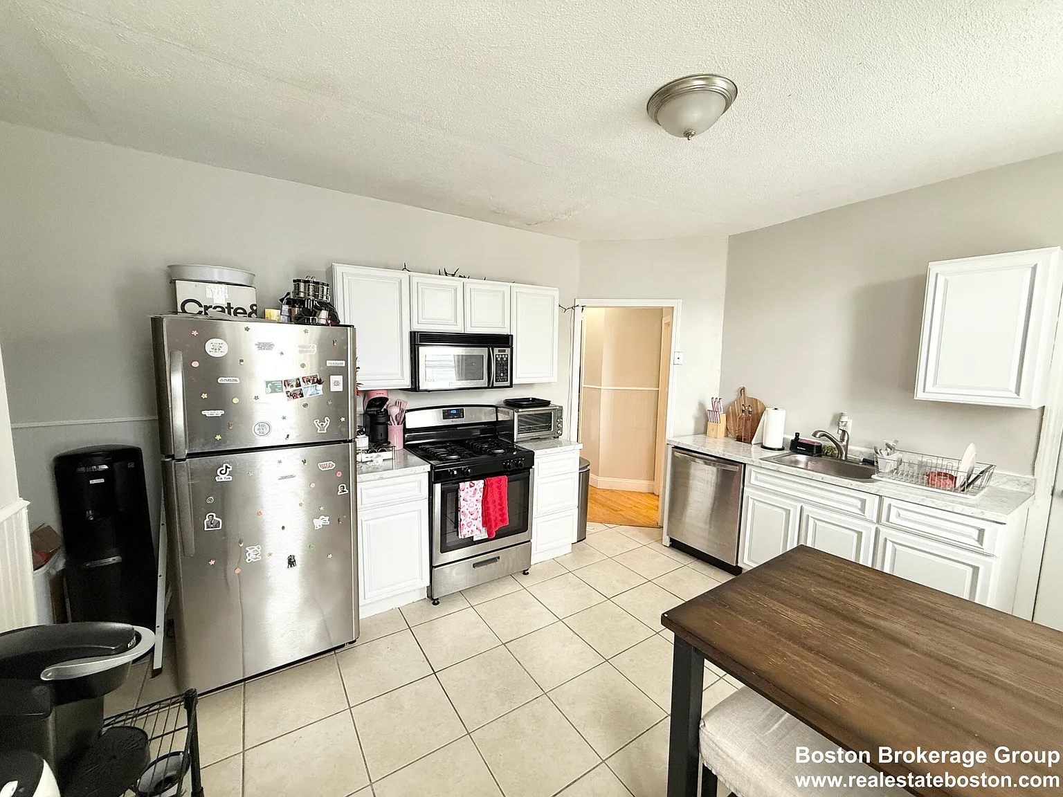 4 bed, 9999 sqft, $4,000 — Photo 1