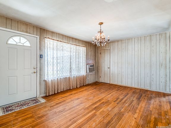 5th image of 286 BANGOR DR