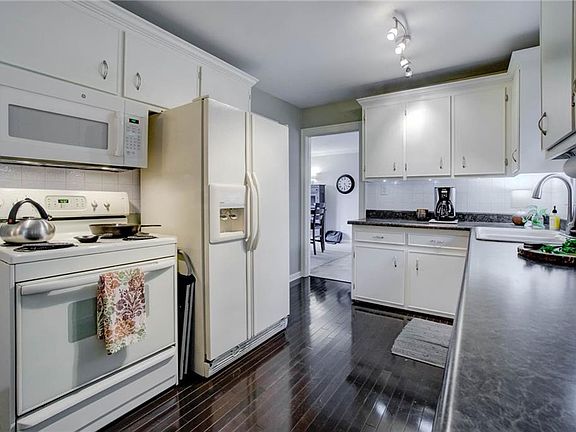 3rd image of 7692 Herrick Park Dr