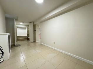 134 McClean Ave #1F, Staten Island, NY 10305