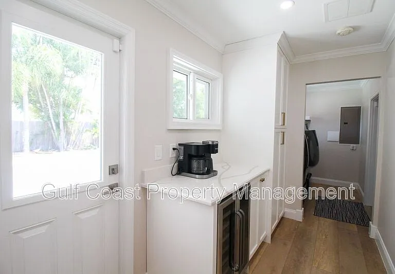 691 Russell St — Photo 35