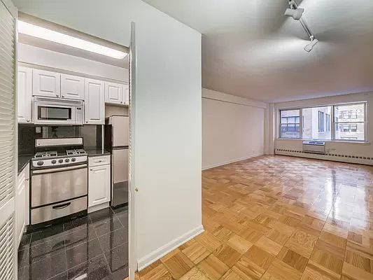 1st image of 300 E 46th St APT 14A
