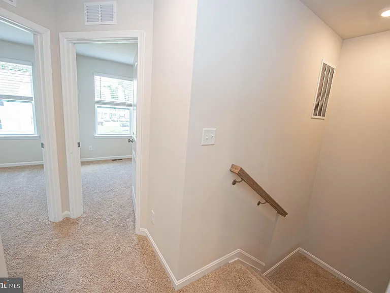 130 Willowtree Ln — Photo 60