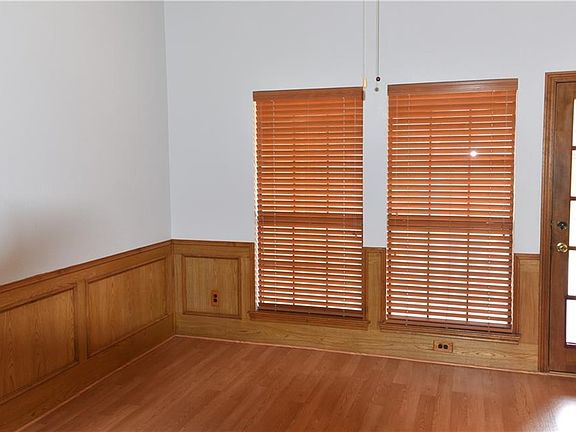 4th image of 320 Clear Haven Dr
