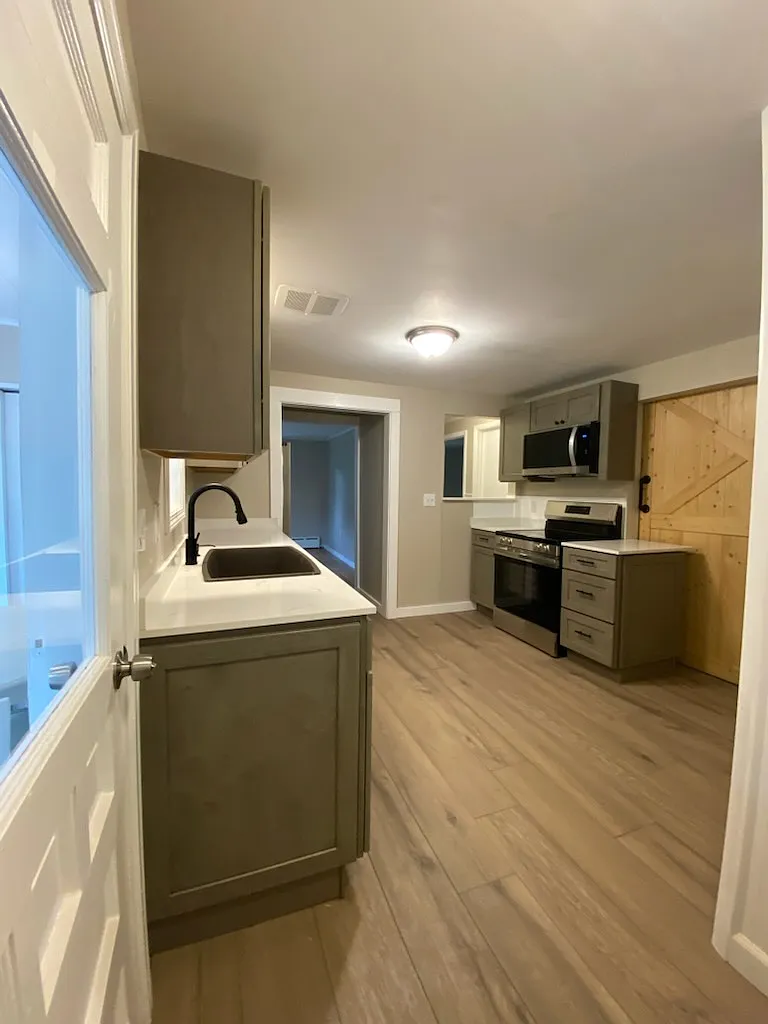 2 bed, 900 sqft, $1,690 — Photo 2