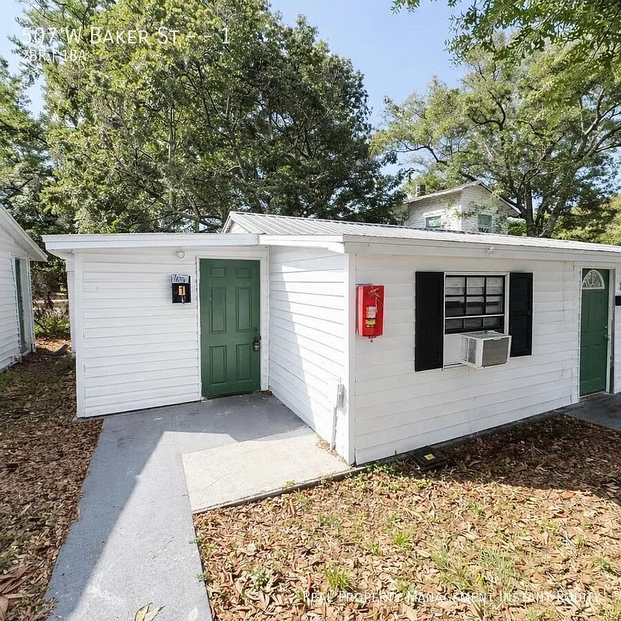 Updated Plant City 2 Bed Apartment — Photo 1