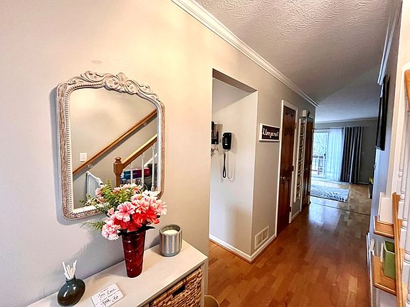 3rd image of 263 Constitution Dr