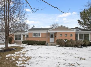 1047 Arbor Ln, Glenview, IL 60025