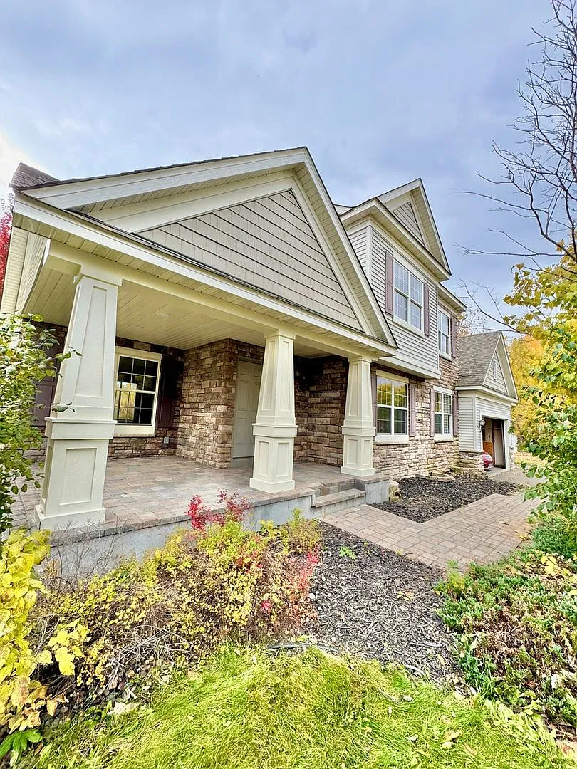 4 Bedroom Single Family Home in Forest Lake — Photo 2