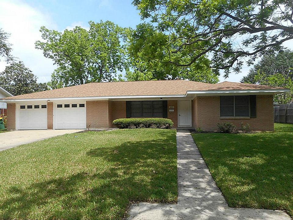1st image of 804 Rosewood Dr