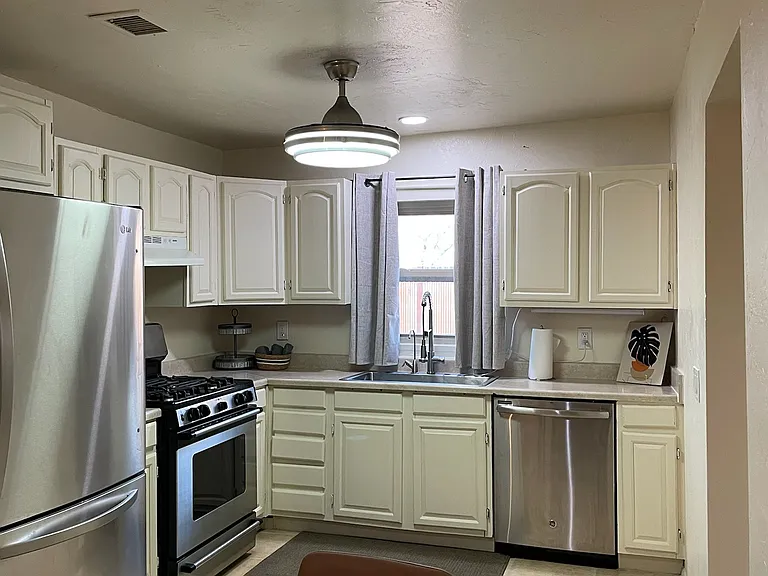 1426 W Delaware St #1 — Photo 4
