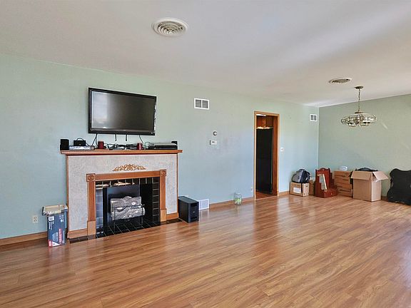 5th image of 236 E Walnut St
