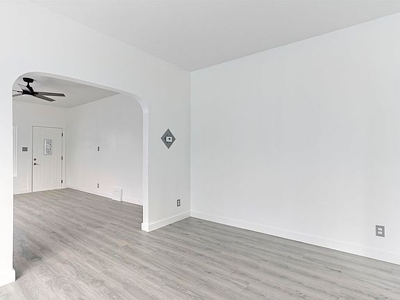 5th image of 1118 N Brookfield St