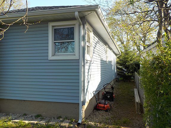 3rd image of 1115 Lloyd St