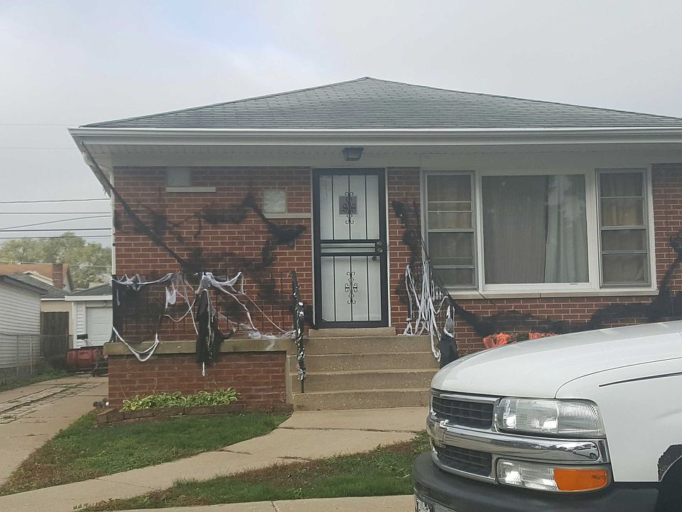 2nd image of 750 Greenbay Ave