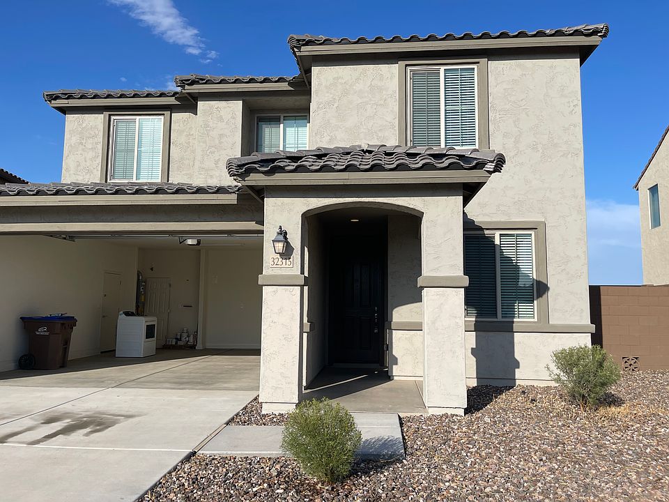 House with 2 car garage and door to side yard with single gate, block wall fenced.