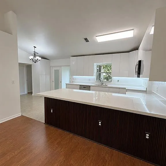 618 Meadow Park Dr — Photo 3