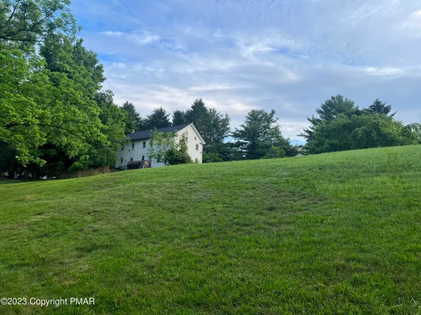 824 Gilbert Rd, Effort, PA 18330