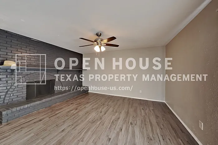 3 bed, 2.0 bath, 1744 sqft, $2,425 — Photo 3