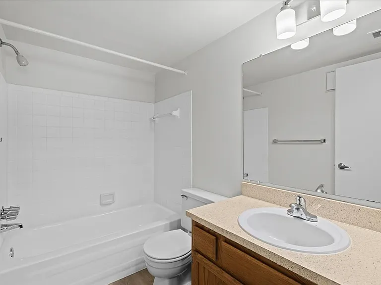 Willow Tree Apartments — Photo 21