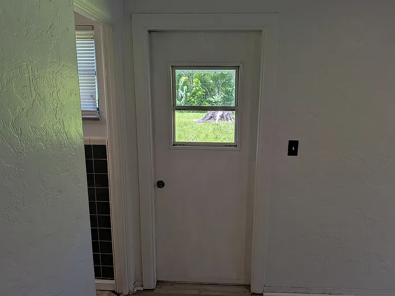 10981 Village Green Ave — Photo 28