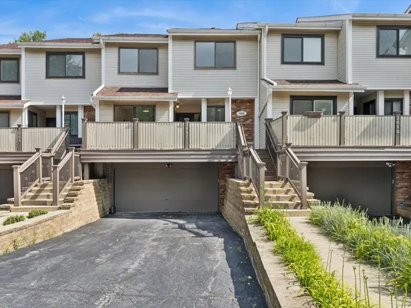 3082 Antelope Springs Rd, Northbrook, IL 60062