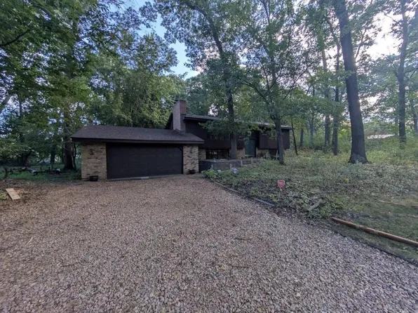 185 Bevins Ln, Saint Paul, MN 55115