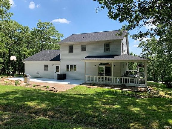 3rd image of 805 Oakbrook Dr