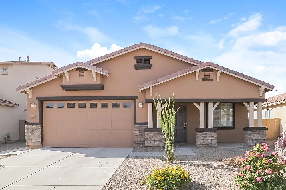 3 bed, 2.0 bath, 2149 sqft, $2,400 — Photo 1