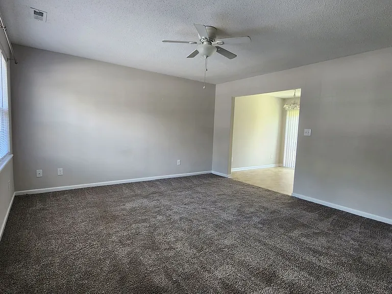 87 Century Ct — Photo 2