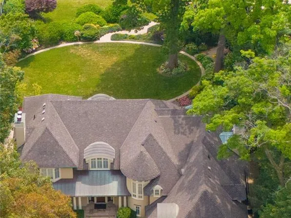 6 Ennisclare Dr W, Oakville, ON L6J 4N2