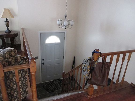 4th image of 1581 Queens Ct