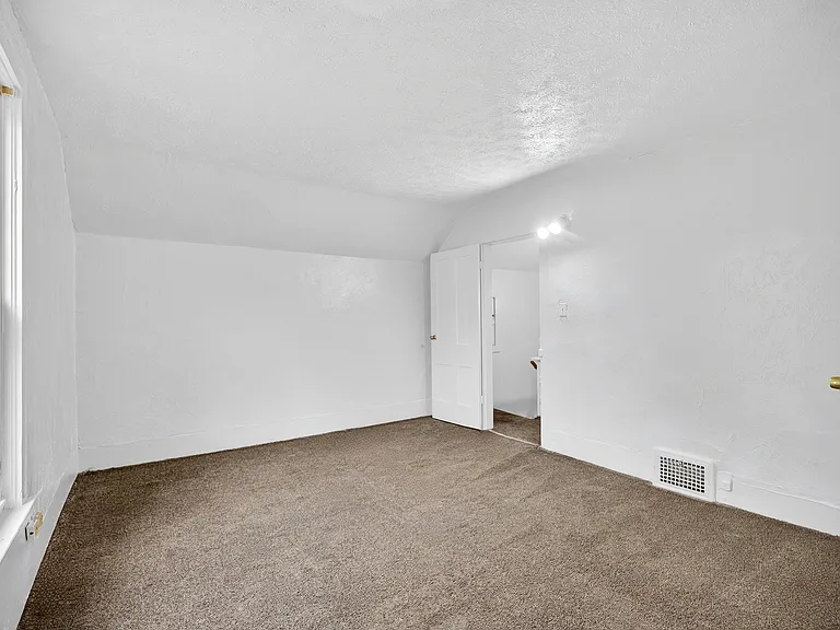 235 Nieman St — Photo 5