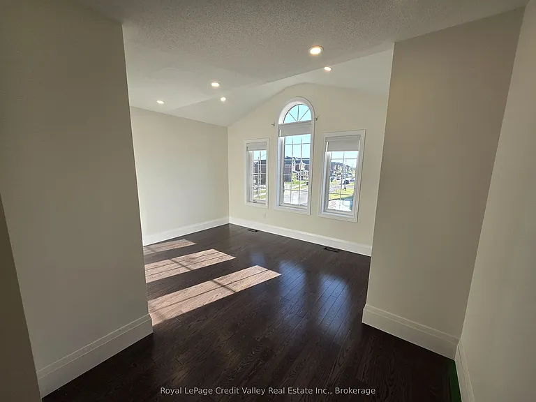 2207 Lozenby St — Photo 7