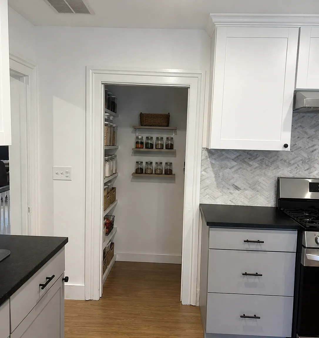 2 bed, 740 sqft, $3,250 — Photo 4