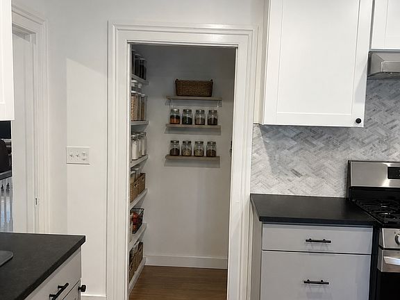 4th image of 28 Franklin Pl APT 3