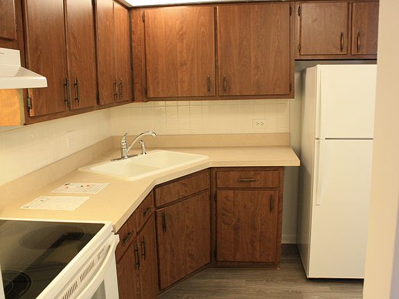 4th image of 11030 S 76th Ave #10