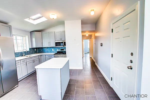 Sold by Chantior Real Estate LLC | media 22