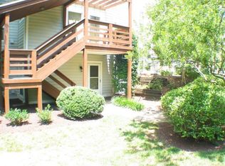 9983 Oakton Terrace Rd, Oakton, VA 22124