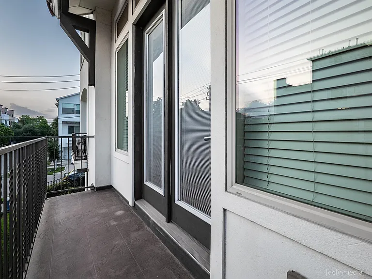 1224 Thompson — Photo 17