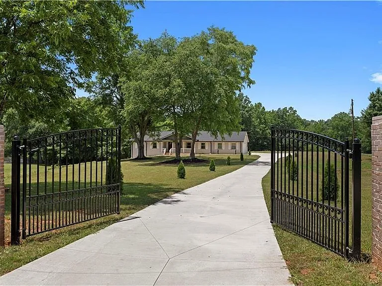 5245 Stonewall Tell Rd — Photo 1